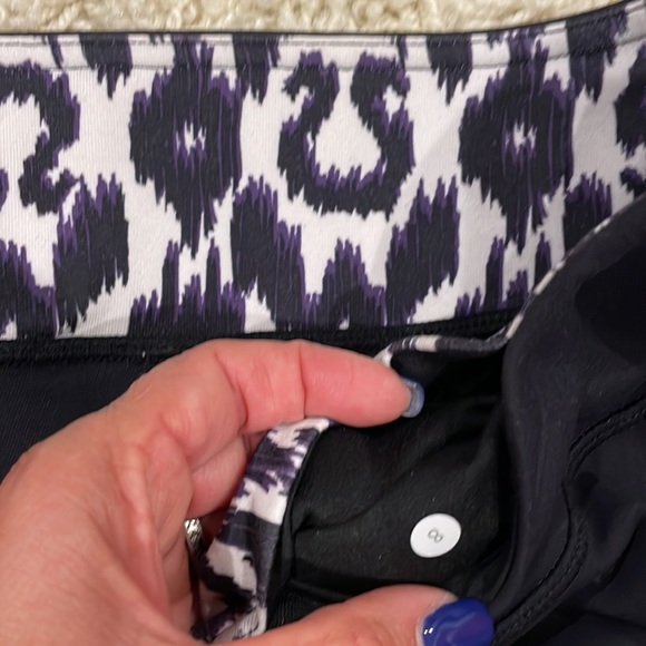 Lululemon CLOSET CLEAN OUT- Leggings-crop. Size 8 - Picture 4 of 4